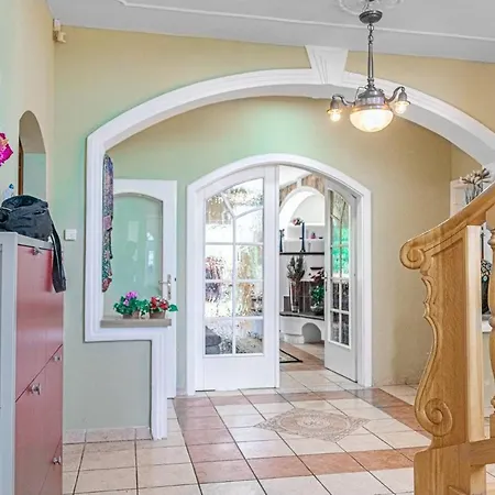 Double Room In An Elegant House Gd