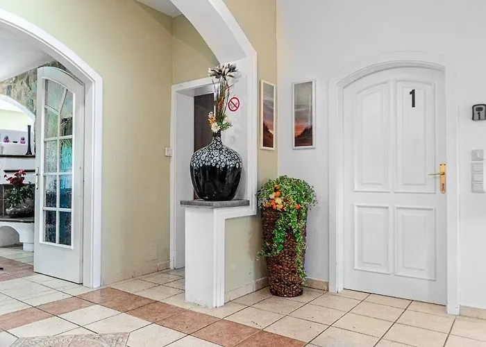 Double In An Elegant House Gd